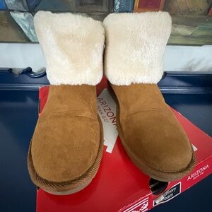 Arizona Jean Company Women's Tan Suede Boots with Fur Lining Size 7 New In Box